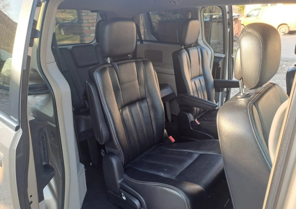Chrysler Town &amp; Country cena 64900 przebieg: 179000, rok produkcji 2016 z Sochaczew małe 37